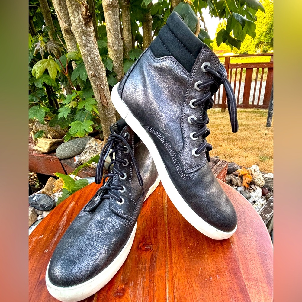Timberland size 9 Silvery-Grey Shimmer Leather High-Top Sneakers
